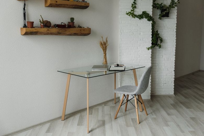 Сколько люкс нужно для комфортной работы и как это влияет на уют?